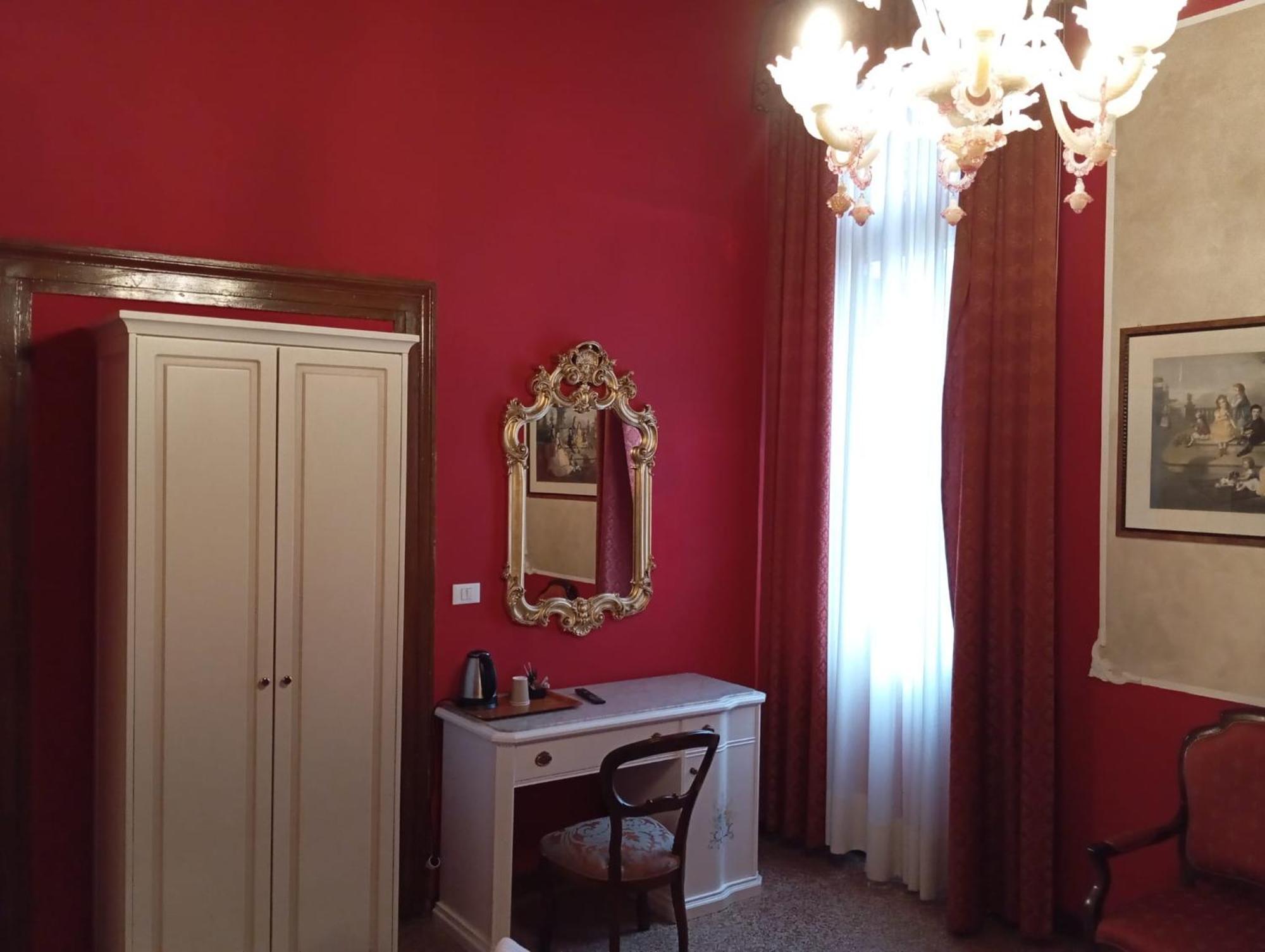 Palazzo Lion Morosini - Check In Presso Locanda Ai Santi Apostoli Veneza Exterior foto