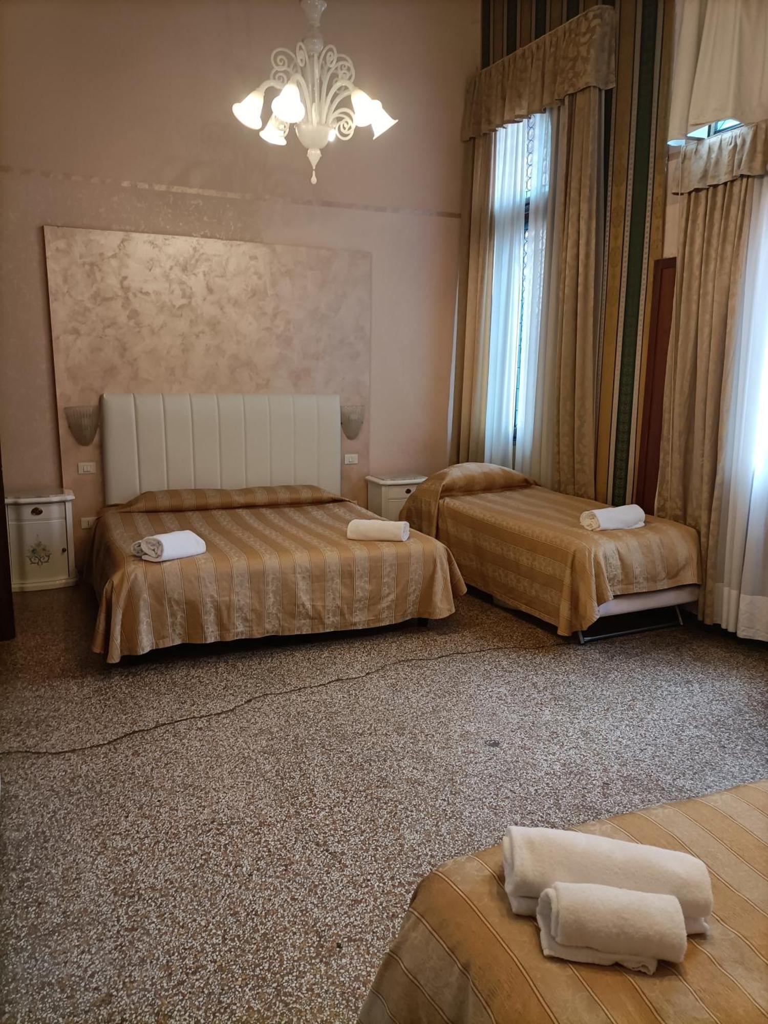 Palazzo Lion Morosini - Check In Presso Locanda Ai Santi Apostoli Veneza Exterior foto