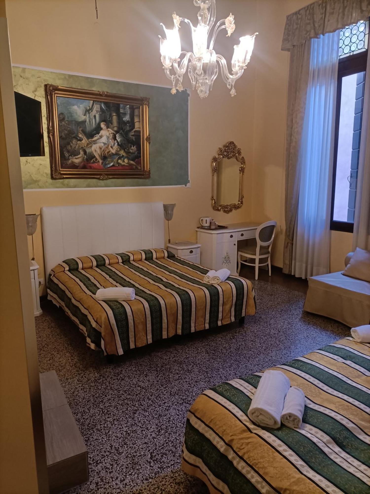 Palazzo Lion Morosini - Check In Presso Locanda Ai Santi Apostoli Veneza Exterior foto