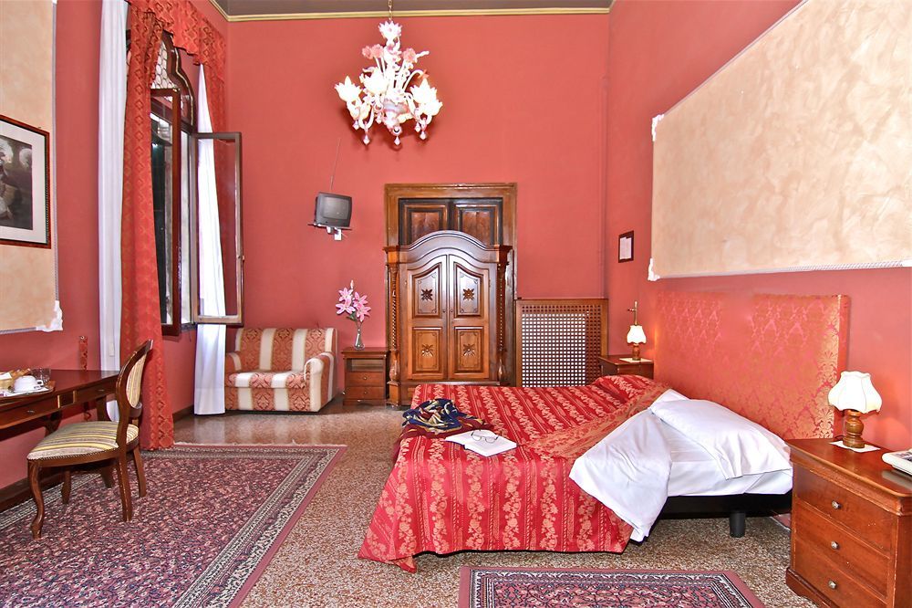 Palazzo Lion Morosini - Check In Presso Locanda Ai Santi Apostoli Veneza Exterior foto